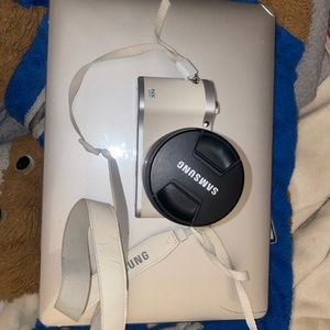 Samsung NX300 Mirrorless Camera